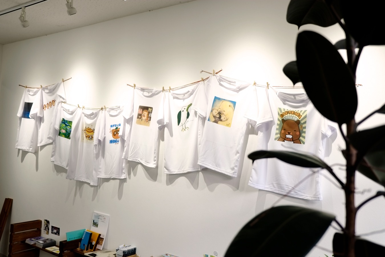 t-hariのTシャツ、展示中！